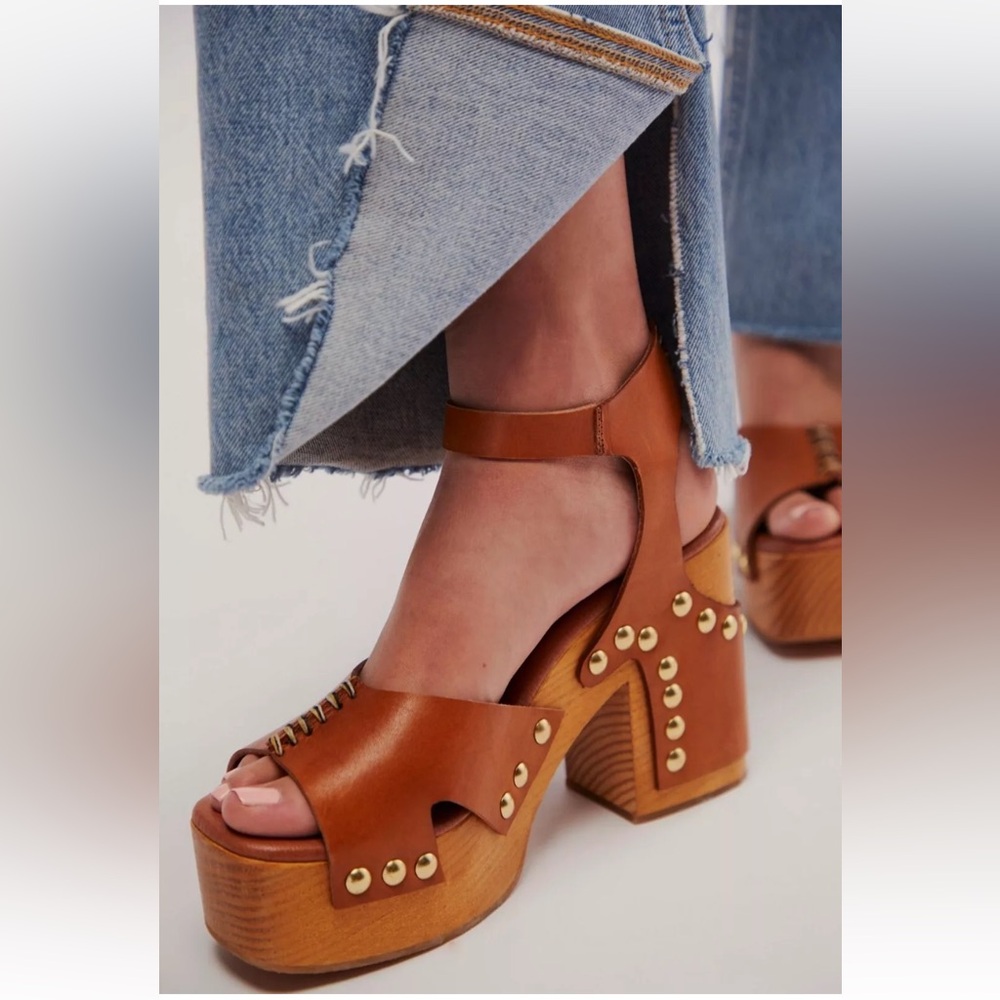 Free People Cecily Clogs Ankle Strap Platform Tan Leather Brass Studded - Picture 4 of 8
